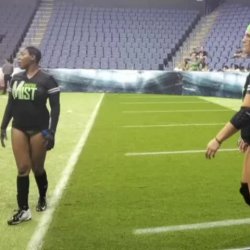 😍 Football Chick Fixes her Wedgie 🤣